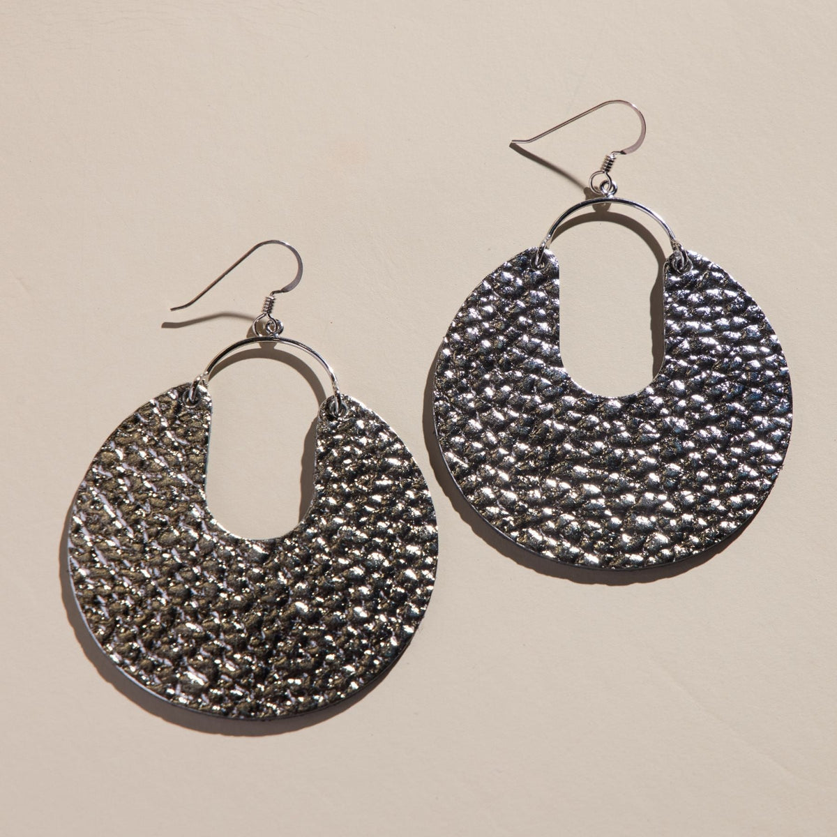 Hammered Silver Leos